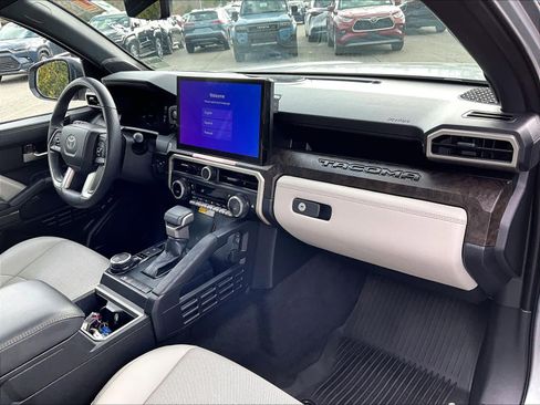 Used 2024 Toyota Tacoma Limited w/ Limited Package (LT) image 14