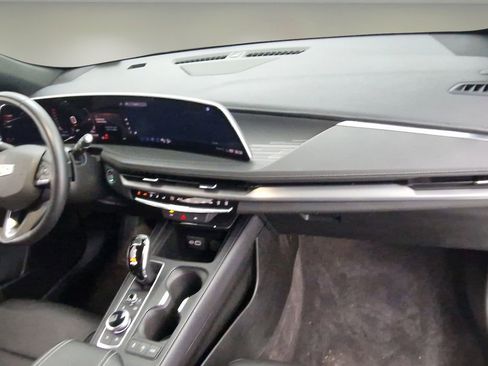 Used 2024 Cadillac XT4 Premium Luxury image 25