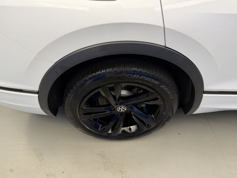 Used 2024 Volkswagen Tiguan SE R-Line AWD/4WD image 8