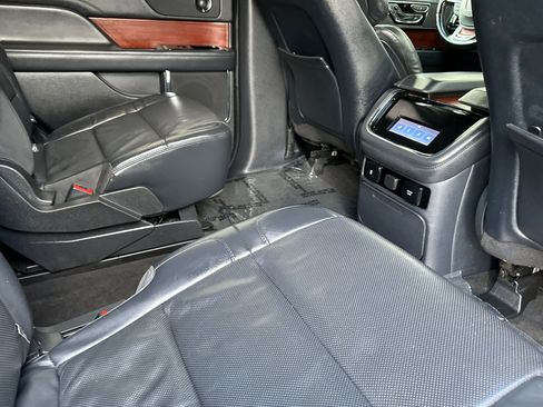 Used 2022 Lincoln Navigator Reserve image 19