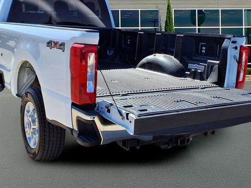 Used 2025 Ford F250 XLT image 32