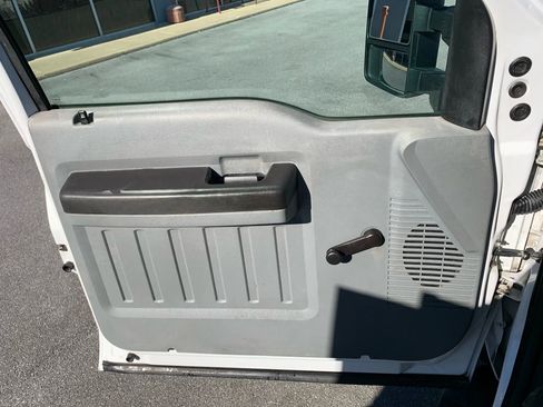 Used 2013 Ford F450 XL w/ Snow Plow Prep Pkg image 9