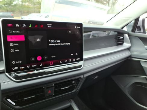 New 2026 Volkswagen Tiguan SE image 16