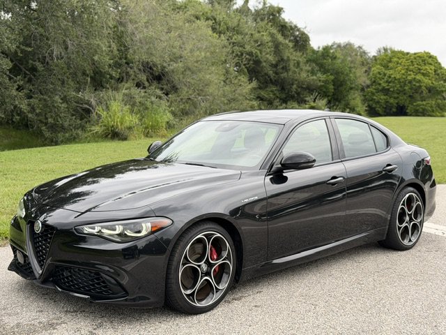 Used 2024 Alfa Romeo Giulia Veloce RWD image 1