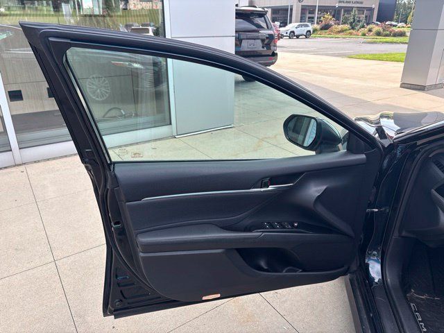 Used 2018 Toyota Camry XLE FWD image 23