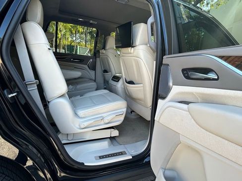 Used 2024 Cadillac Escalade Premium Luxury Platinum image 46