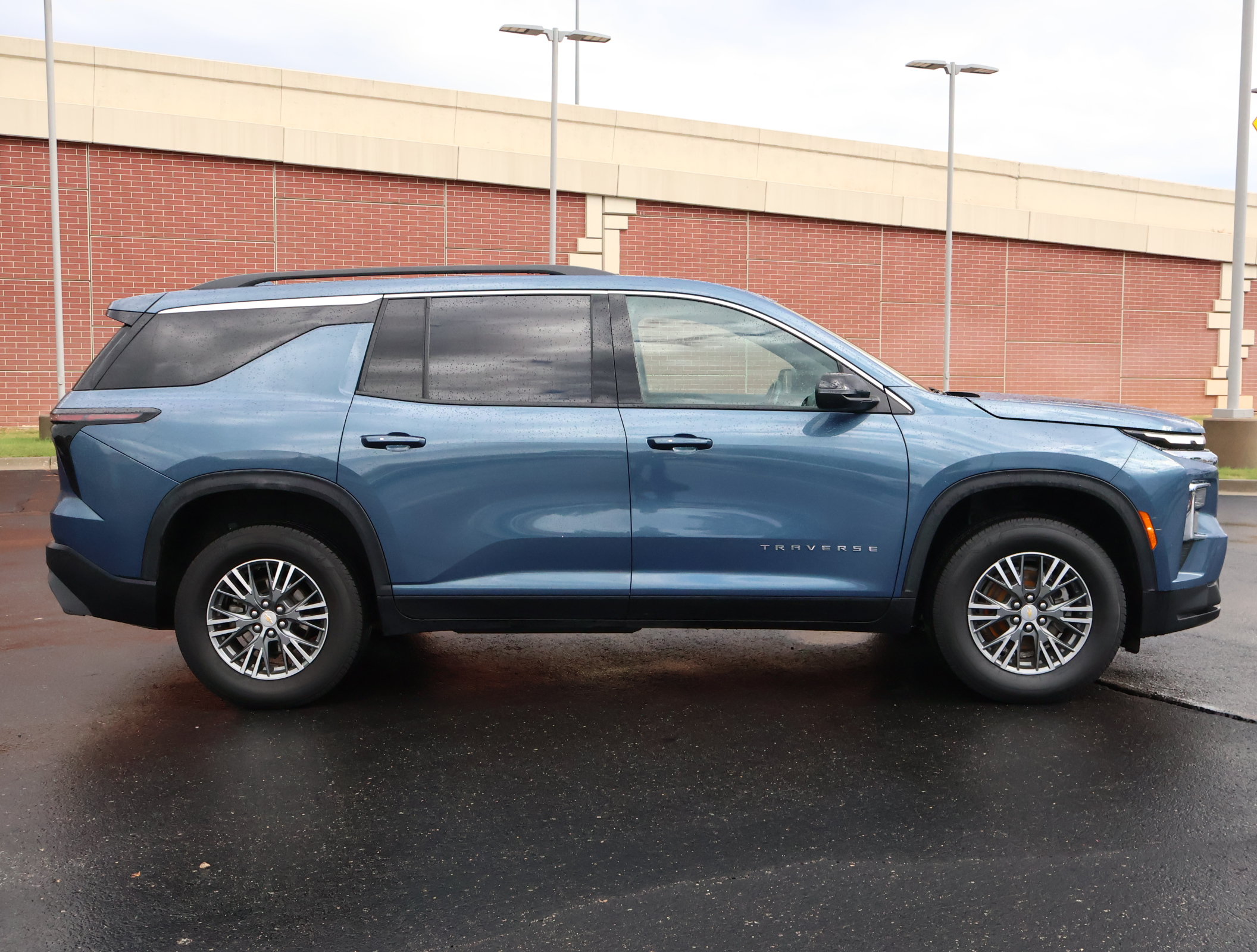 Used 2025 Chevrolet Traverse LT AWD/4WD image 33