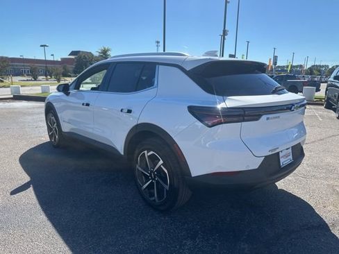 New 2026 Chevrolet Equinox EV LT image 5