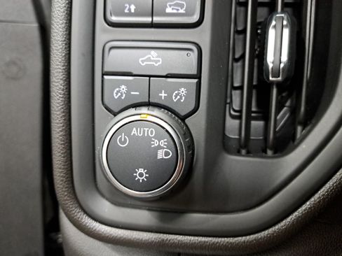 Used 2022 Chevrolet Silverado 1500 Custom w/ Safety Confidence Package AWD/4WD image 24