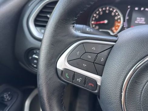Used 2018 Jeep Renegade Latitude w/ Cold Weather Group AWD/4WD image 23