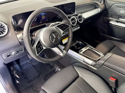 New 2026 Mercedes-Benz GLB 250 4MATIC image 9