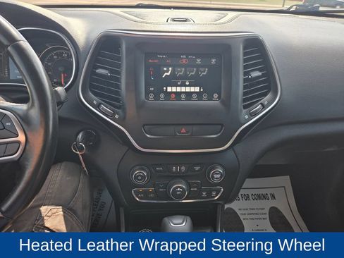 Used 2020 Jeep Cherokee Latitude w/ Cold Weather Group AWD/4WD image 25