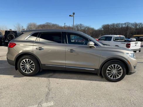 Used 2016 Lincoln MKX Select image 8