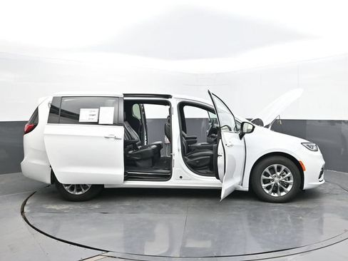 Used 2026 Chrysler Pacifica Limited FWD image 68