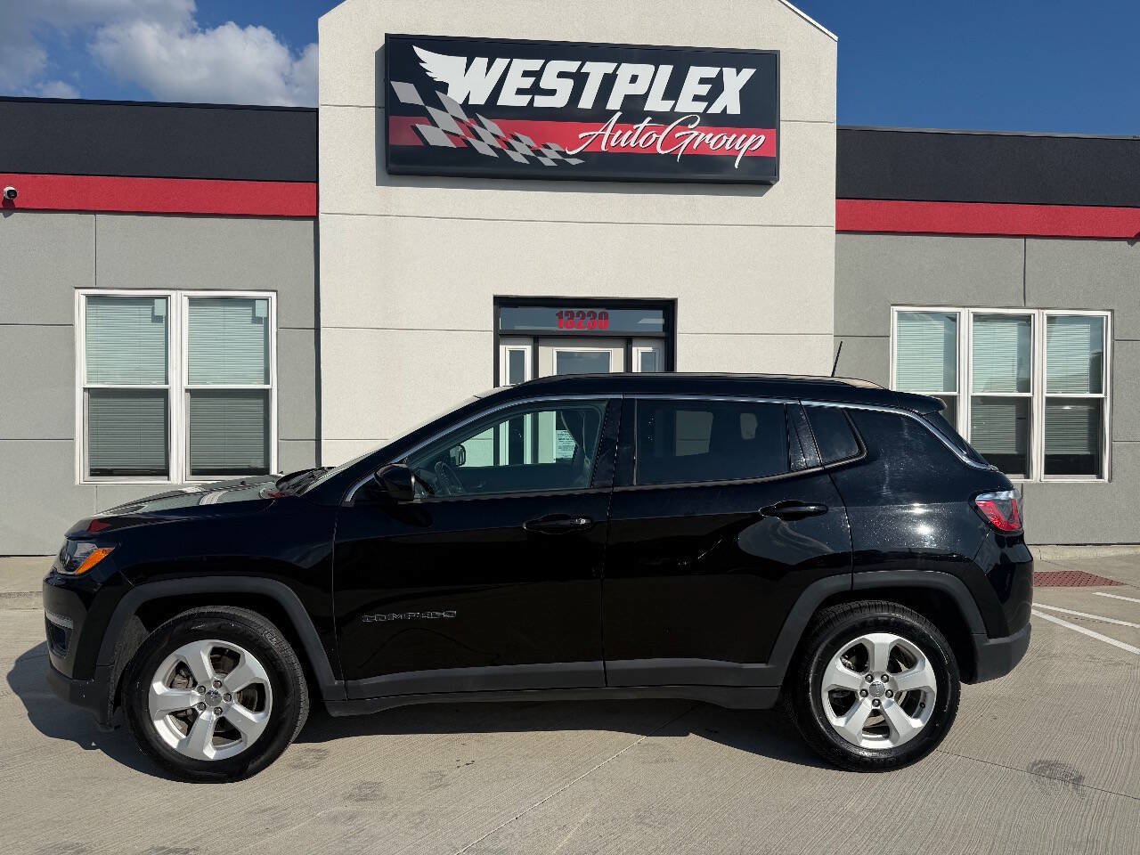 Used 2019 Jeep Compass Latitude FWD image 3