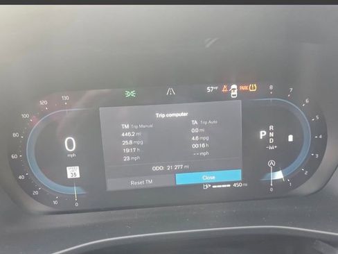 Used 2025 Volvo XC40 B5 Plus image 18