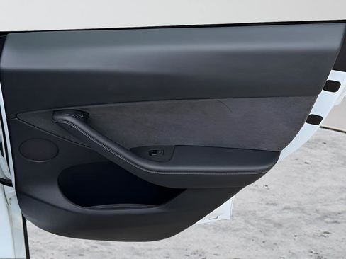 Used 2022 Tesla Model Y Performance image 22