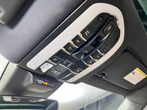 Used 2023 Porsche Macan AWD/4WD image 25