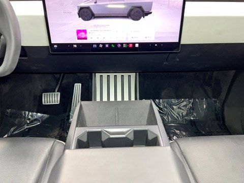 Used 2025 Tesla Cybertruck Cyberbeast AWD/4WD image 13