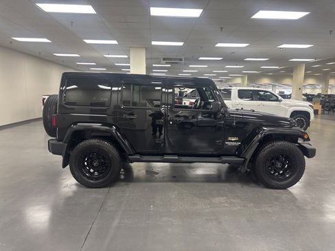 Used 2014 Jeep Wrangler Unlimited Sahara w/ Connectivity Group image 8