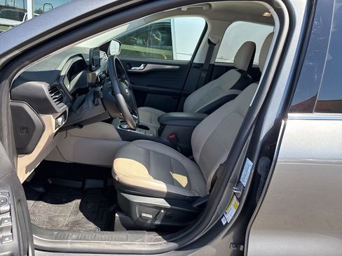 Used 2022 Ford Escape Titanium FWD image 11