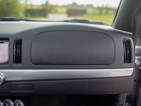 Used 2005 Chevrolet SSR w/ Preferred Equipment Group image 57