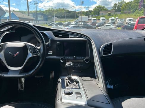 Used 2019 Chevrolet Corvette Stingray Coupe w/ 1LT RWD image 22