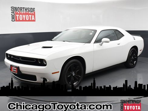 Used 2023 Dodge Challenger SXT RWD image 1