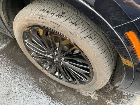 Used 2023 Lincoln Corsair AWD w/ Equipment Group 101A image 5