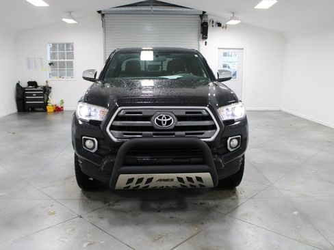 Used 2016 Toyota Tacoma Limited image 3