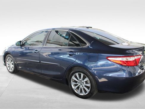 Used 2015 Toyota Camry XLE w/ Moonroof Package FWD image 12