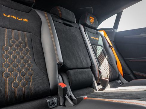 Used 2024 Lamborghini Urus Performante AWD/4WD image 45