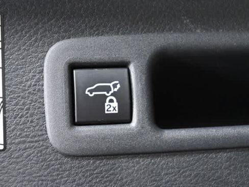 Used 2022 Toyota Sienna Platinum AWD/4WD image 10