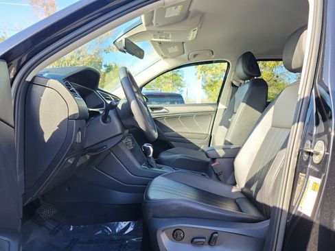 Used 2022 Volkswagen Tiguan SE image 24
