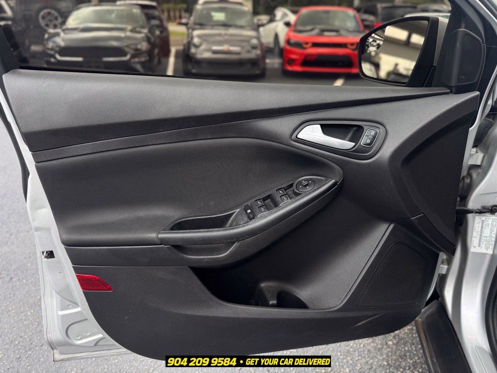 Used 2017 Ford Focus SE FWD image 12