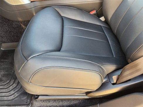 New 2026 Land Rover Range Rover SE image 17