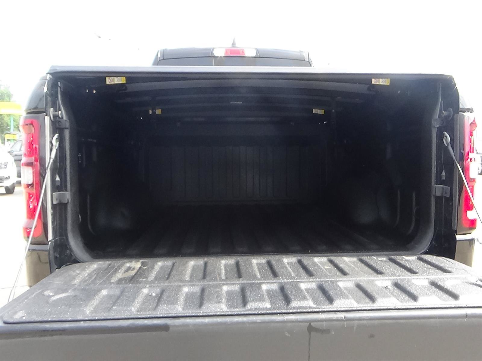 Used 2025 RAM 1500 Warlock AWD/4WD image 13