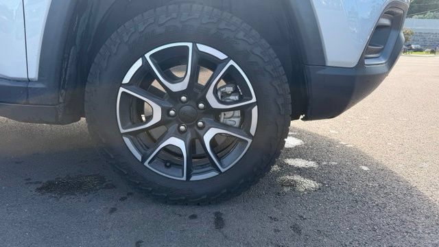 Used 2024 Jeep Compass Trailhawk w/ Trailhawk Elite Group AWD/4WD image 12