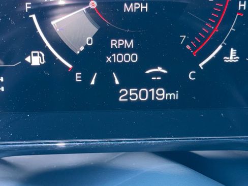 Certified 2025 GMC Yukon XL Denali image 19