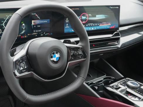 Certified 2025 BMW 530i xDrive w/ Premium Package image 9