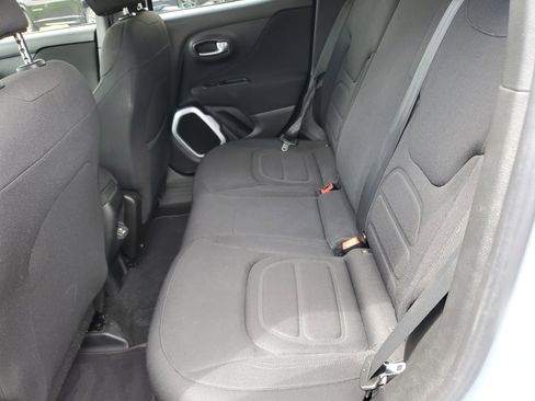 Used 2018 Jeep Renegade Latitude FWD image 10