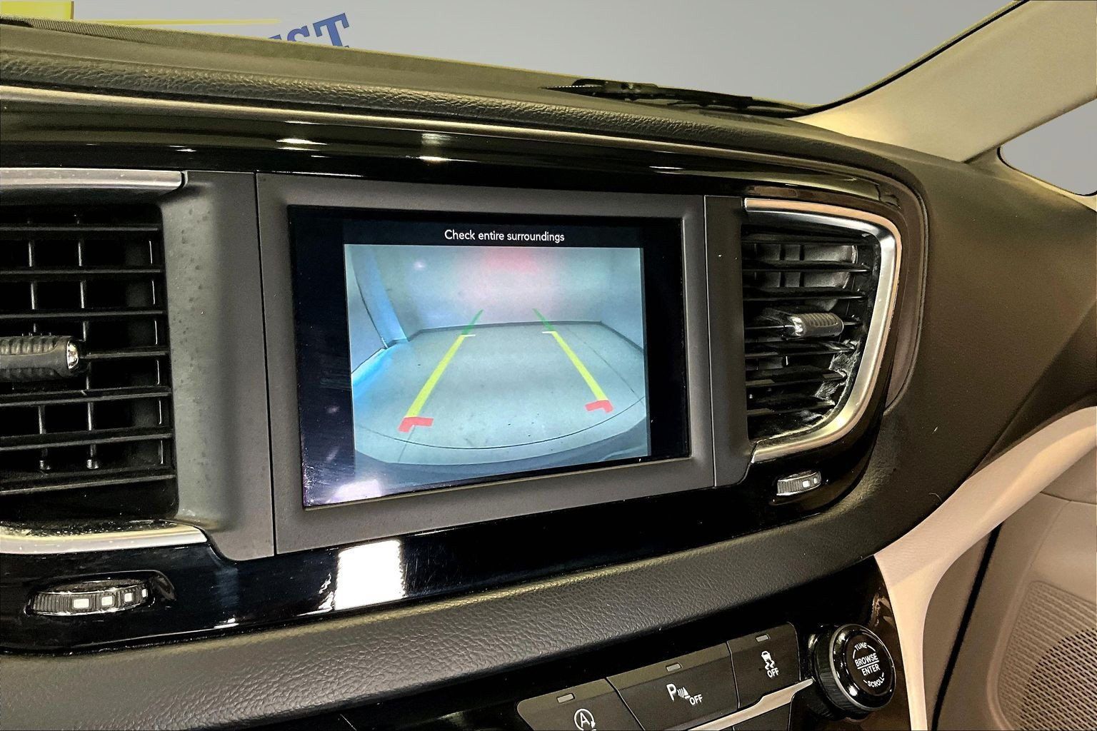 Used 2020 Chrysler Pacifica Touring-L w/ Tire & Wheel Group FWD image 14