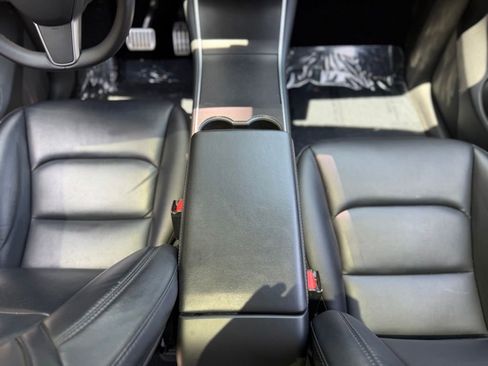 Used 2021 Tesla Model Y Long Range AWD/4WD image 46