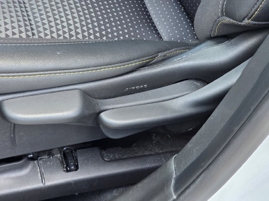 Used 2025 Chevrolet Trax LT FWD image 19