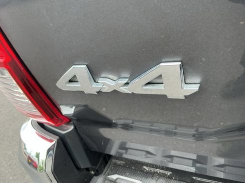 Used 2020 Toyota Tacoma SR5 AWD/4WD image 30