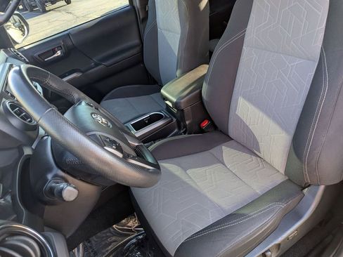 Used 2023 Toyota Tacoma TRD Off-Road w/ Technology Package AWD/4WD image 15