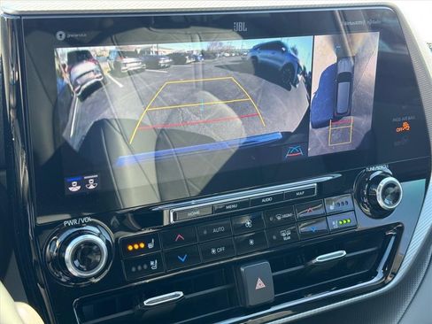 Used 2021 Toyota Highlander Platinum image 25