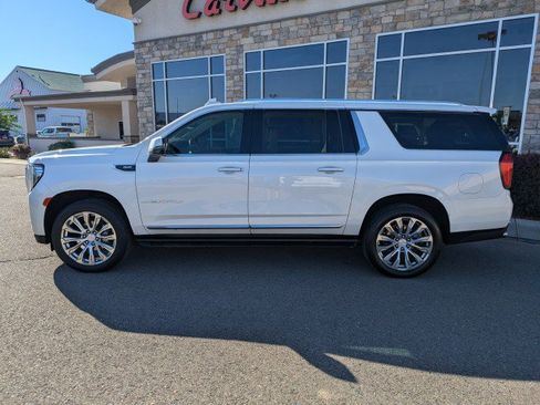 Used 2022 GMC Yukon XL Denali AWD/4WD image 2