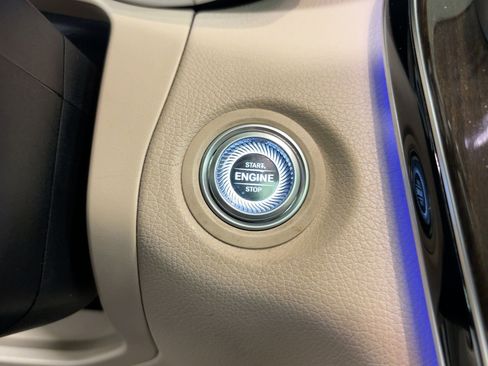 Used 2020 Mercedes-Benz GLC 300 image 27