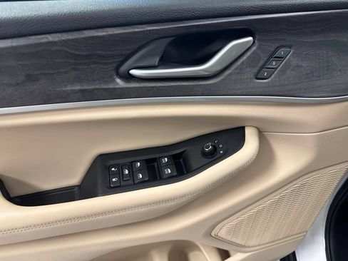 Used 2023 Jeep Grand Cherokee Limited AWD/4WD image 6